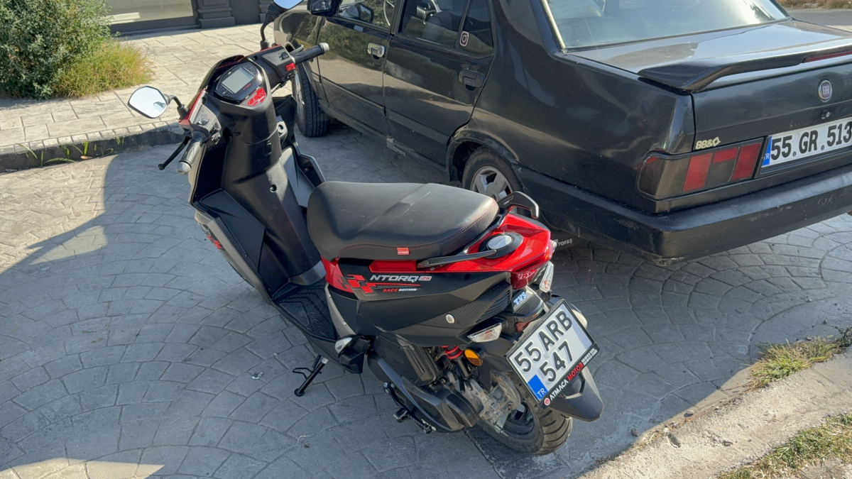 Samsun'da motosiklet yayaya çarptı: 2 yaralı