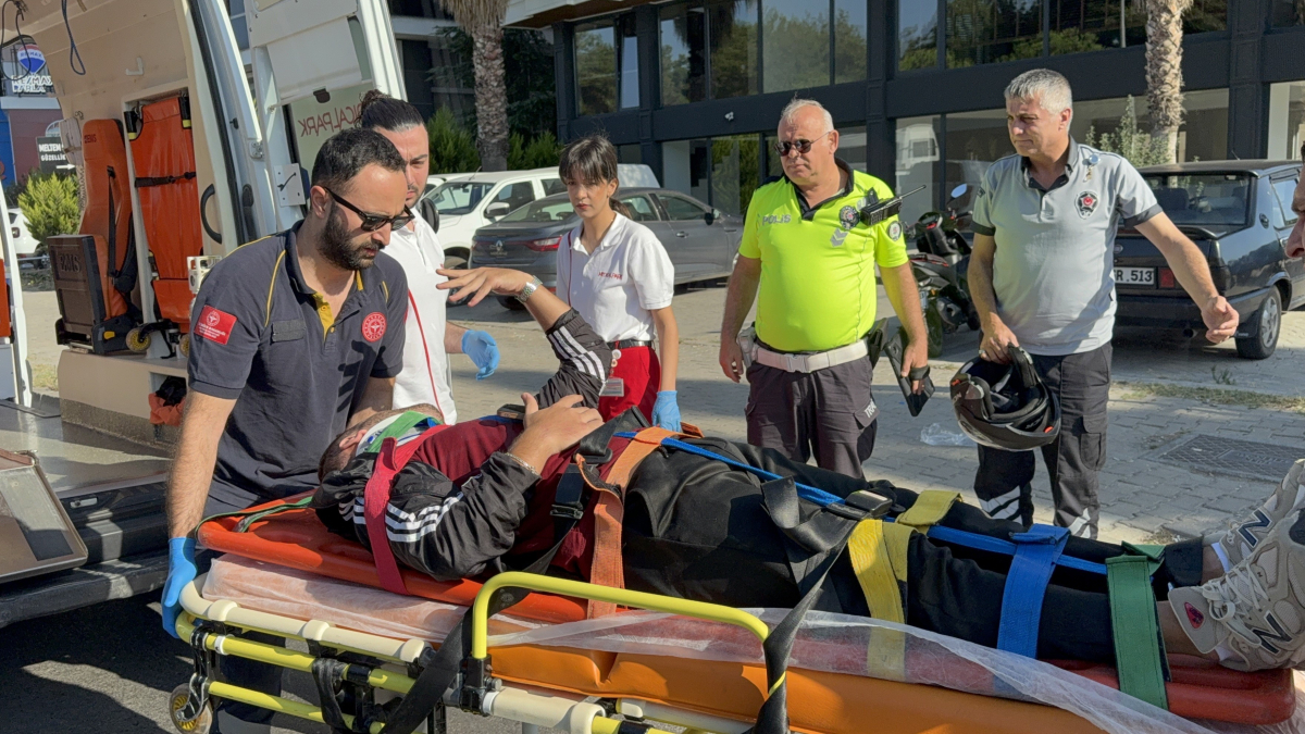 Samsun'da motosiklet yayaya çarptı: 2 yaralı