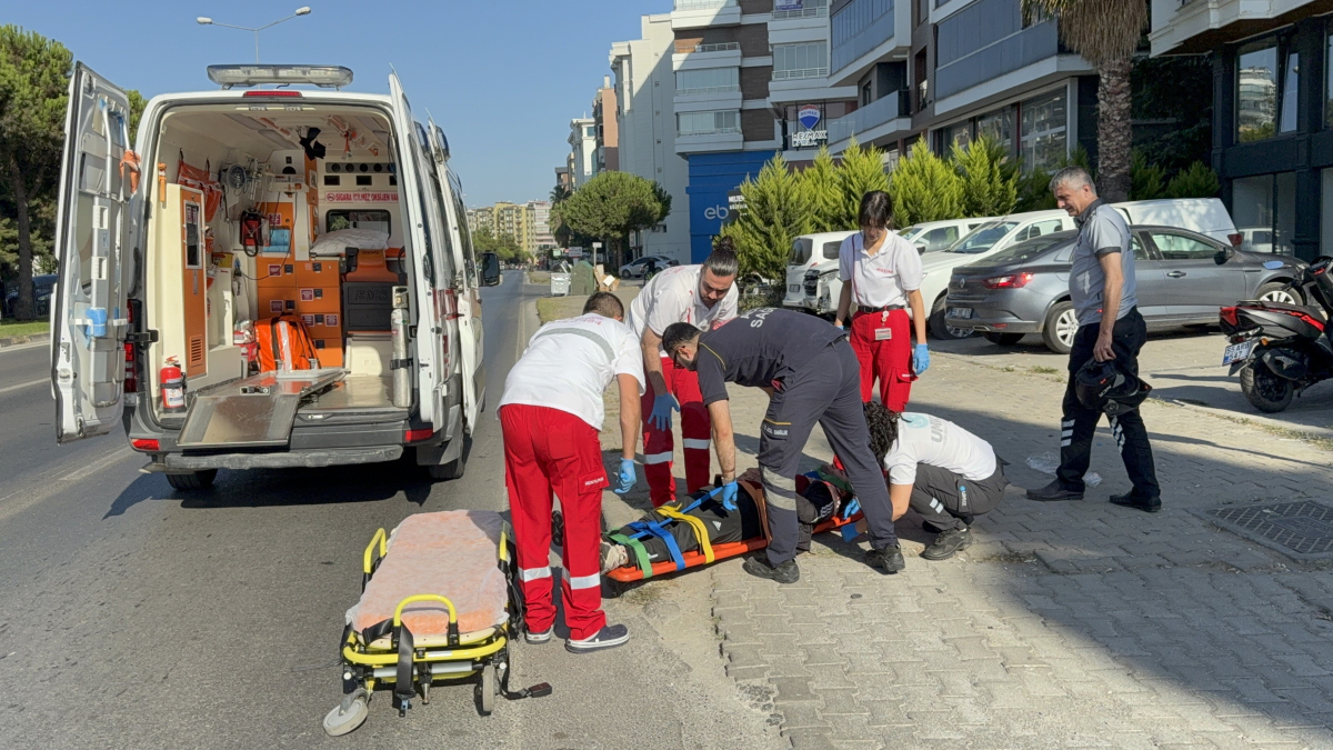 Samsun'da motosiklet yayaya çarptı: 2 yaralı