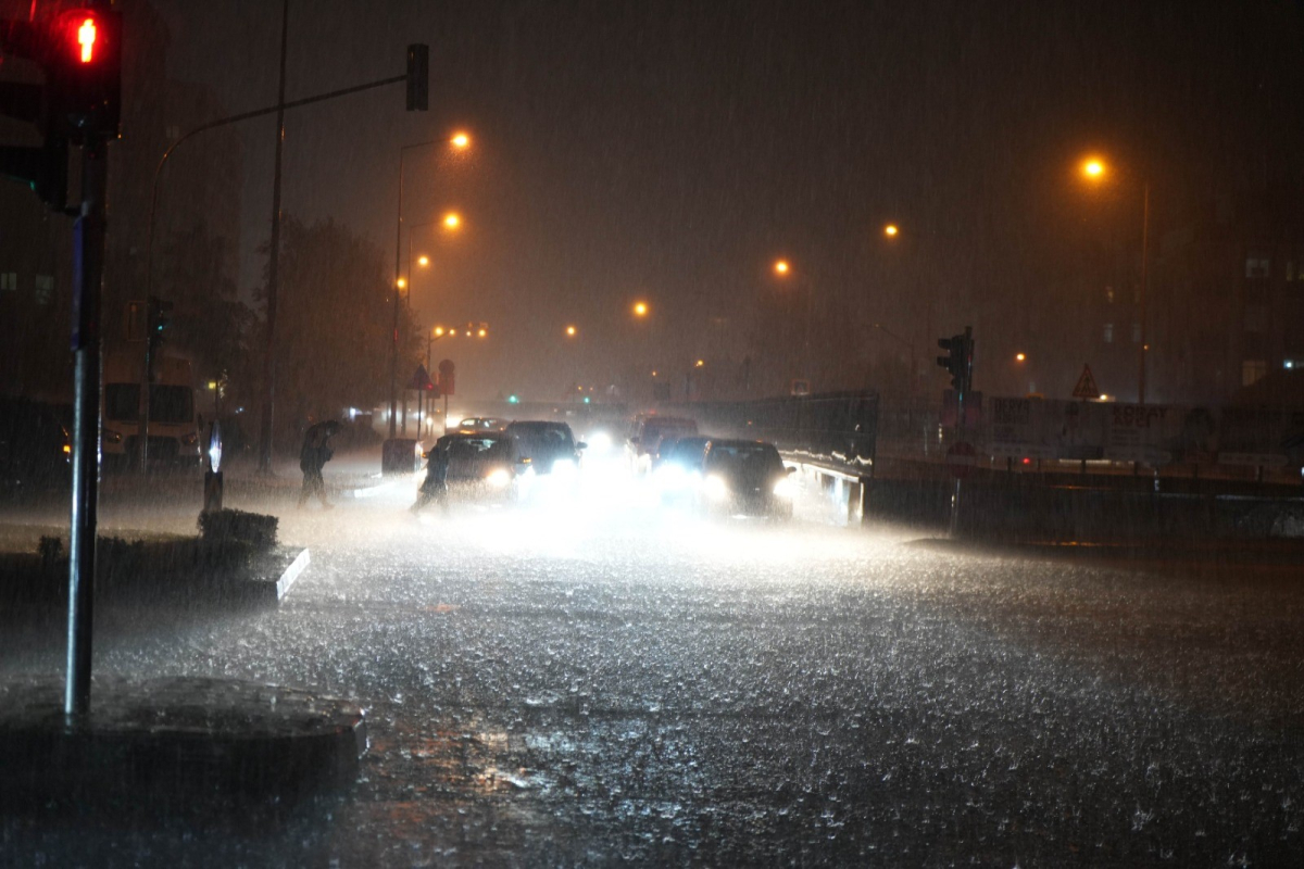 Samsun'da kuvvetli sağanak: Atakum'da ev ve iş yerlerini su bastı