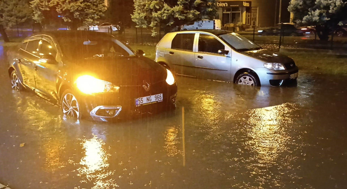Samsun’un Atakum ilçesinde dün akşam bir saatte metrekareye 124,8 kilo yağış düştü