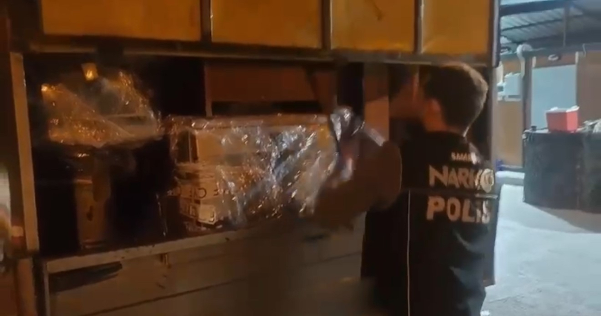 Bulaşık makinesine gizlenen 53 bin adet uyuşturcu hapı narkotik köpeği buldu