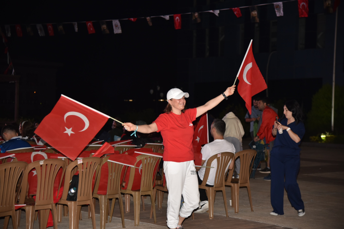 Atakum Belediyesi 12 Dev Adam’ın final heyecanını dev ekranda paylaştı