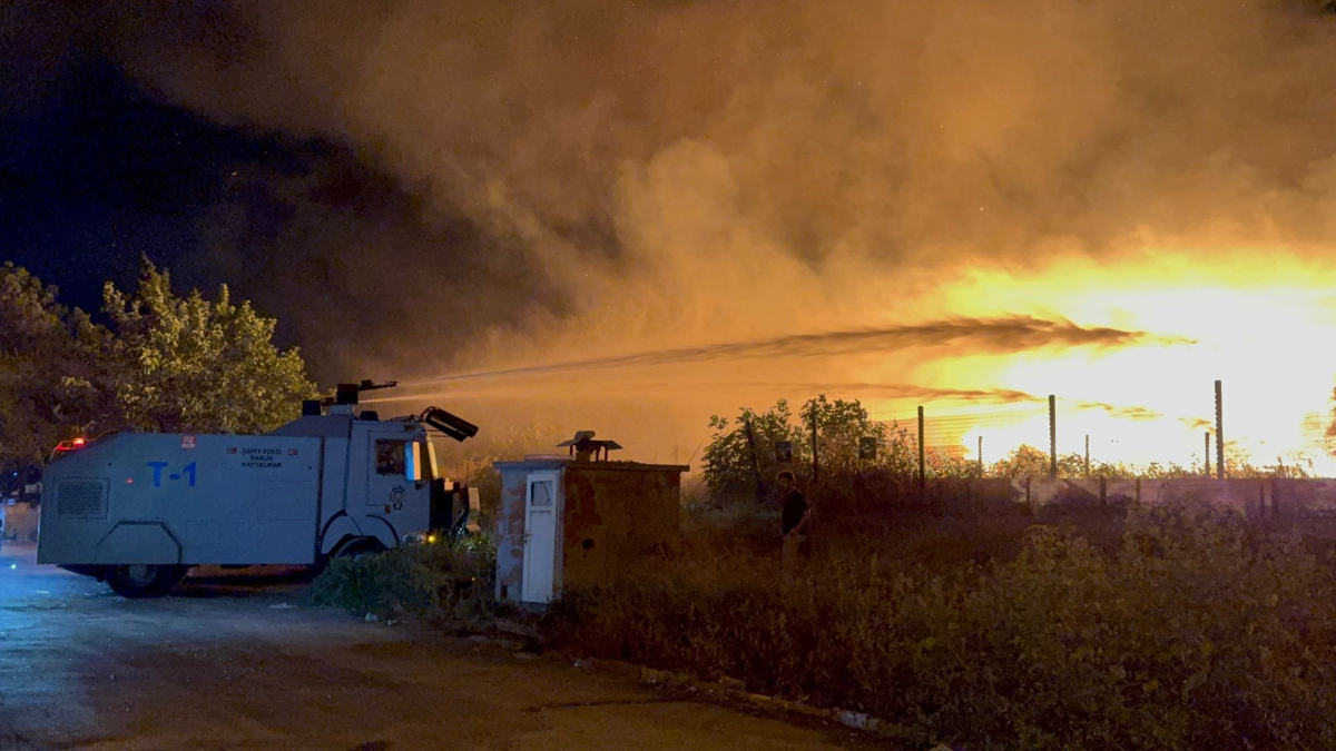 Samsun'da kereste fabrikası alevlere teslim: Yangın havadan görüntülendi