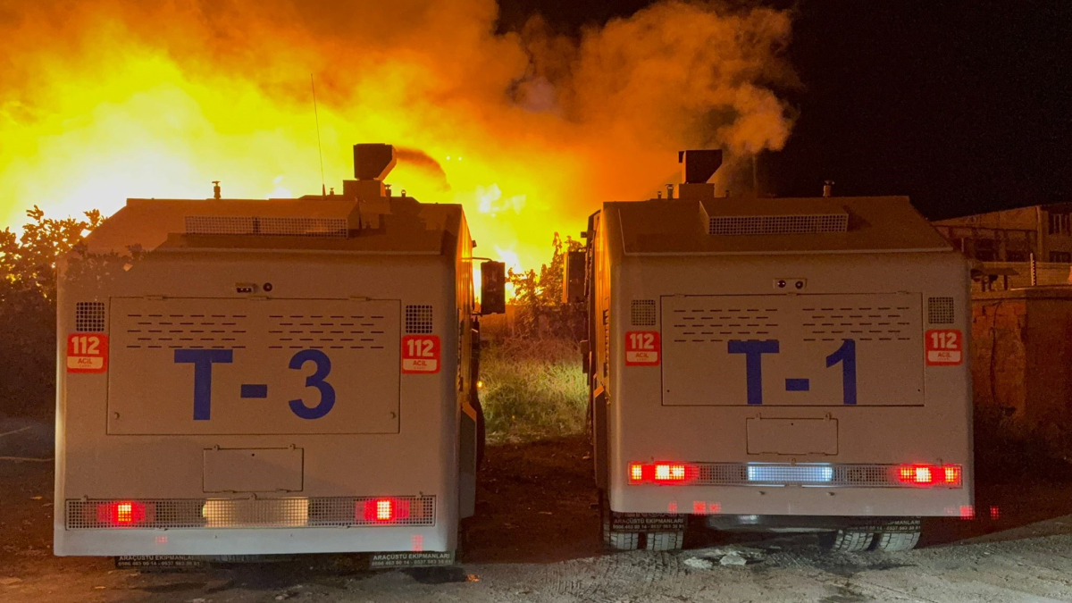 Samsun'da kereste fabrikası alevlere teslim: Yangın havadan görüntülendi