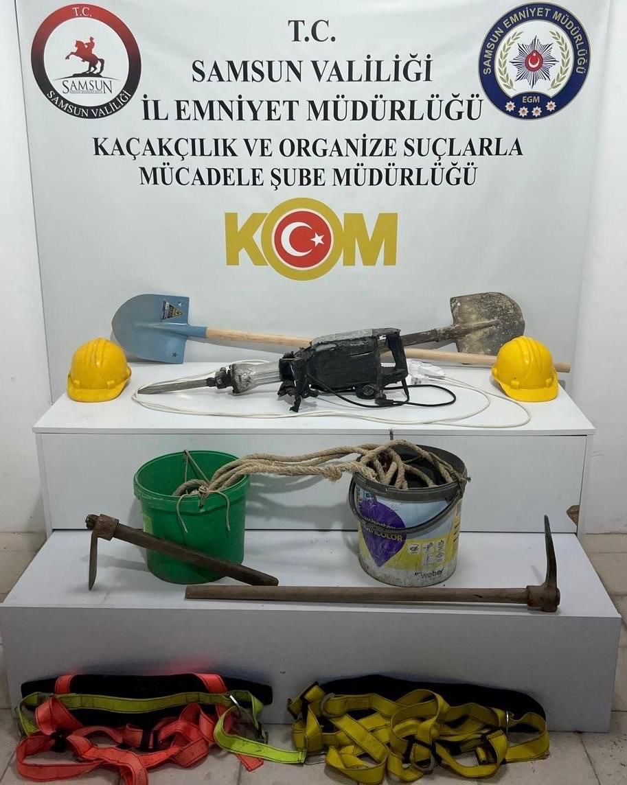 Rüyasında define gören kadın oğluyla birlikte 5 katlı apartmanın altında tünel kazarken yakalandı