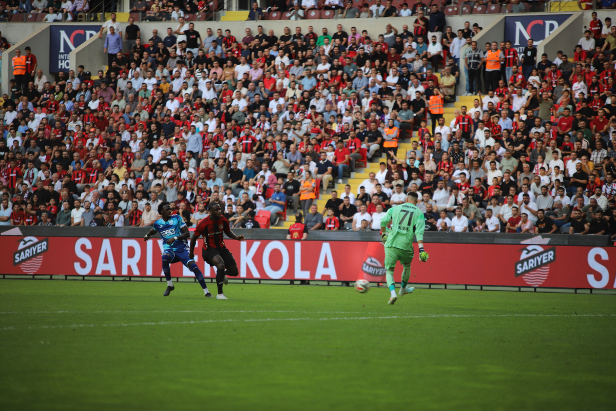 Trendyol Süper Lig: Gaziantep FK: 1 - Samsunspor: 2 (İlk yarı)