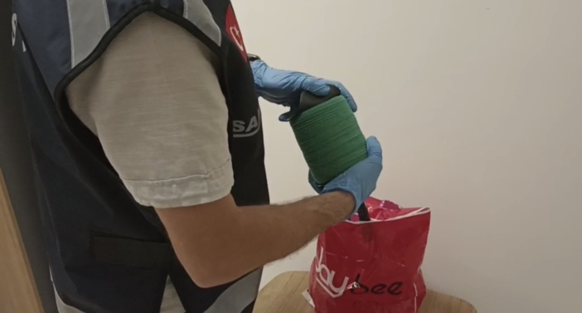 Polis, iplik rulolarının içine zulalanmış uyuşturucuyu ele geçirdi