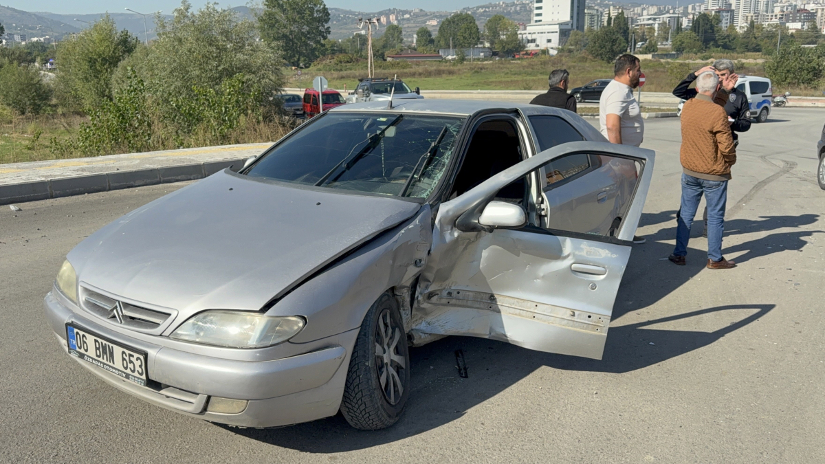 Samsun'da 2 otomobil çarpıştı: 2 yaralı