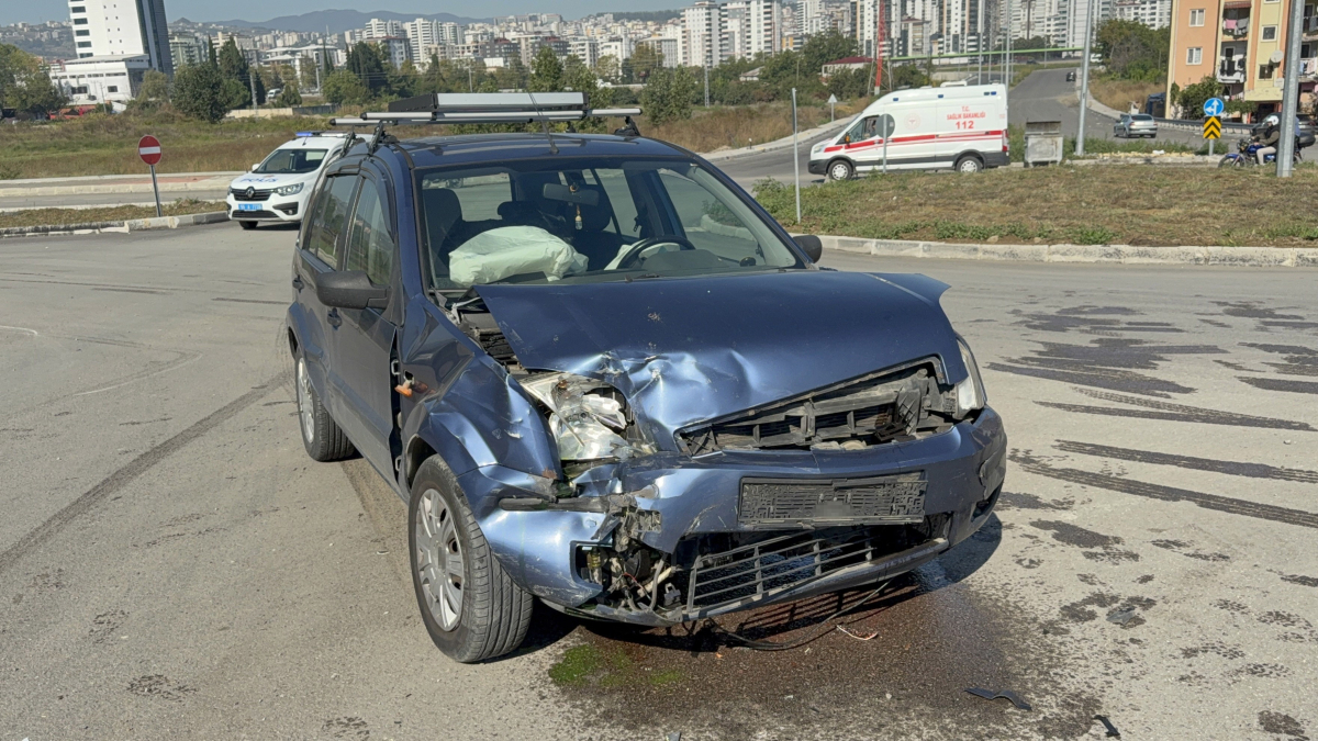 Samsun'da 2 otomobil çarpıştı: 2 yaralı