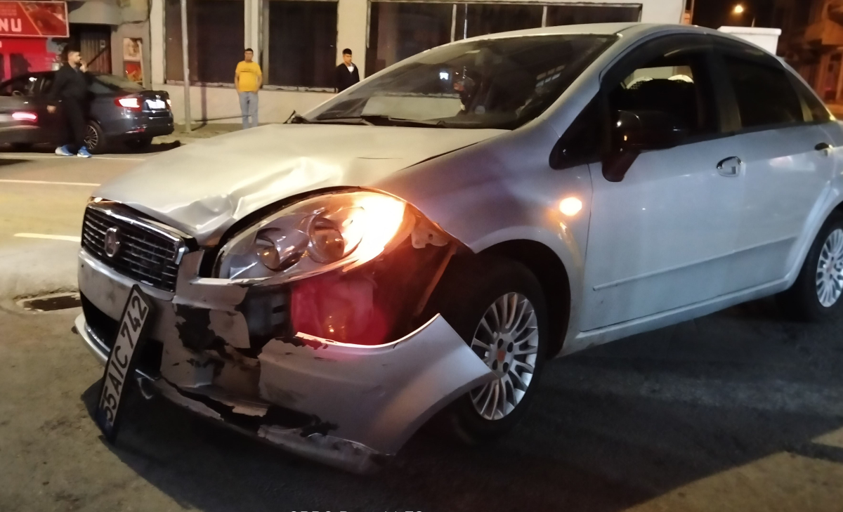 Bafra'da otomobil ile motosiklet çarpıştı: 1 yaralı