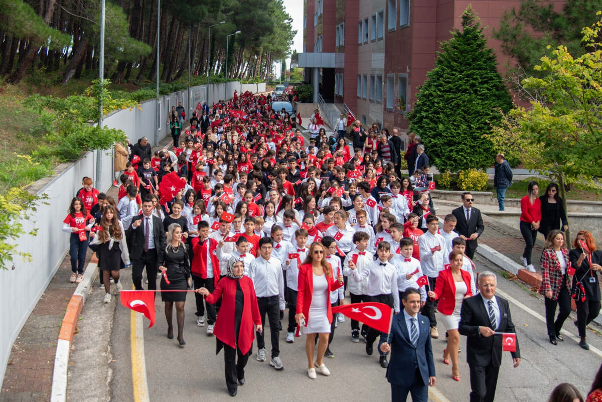 OMÜ'de Cumhuriyet Yürüyüşü