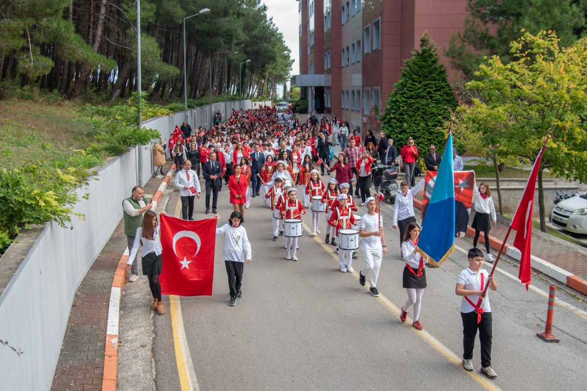 OMÜ'de Cumhuriyet Yürüyüşü