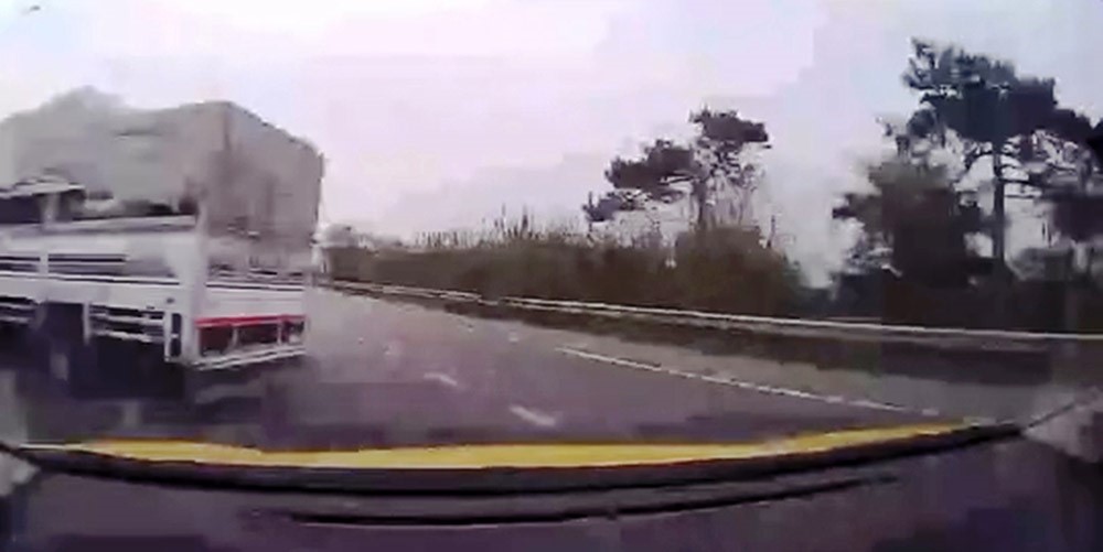 Taksi şoförü, 6 kişinin canını ustaca manevrayla kurtardı: O anlar kamerada