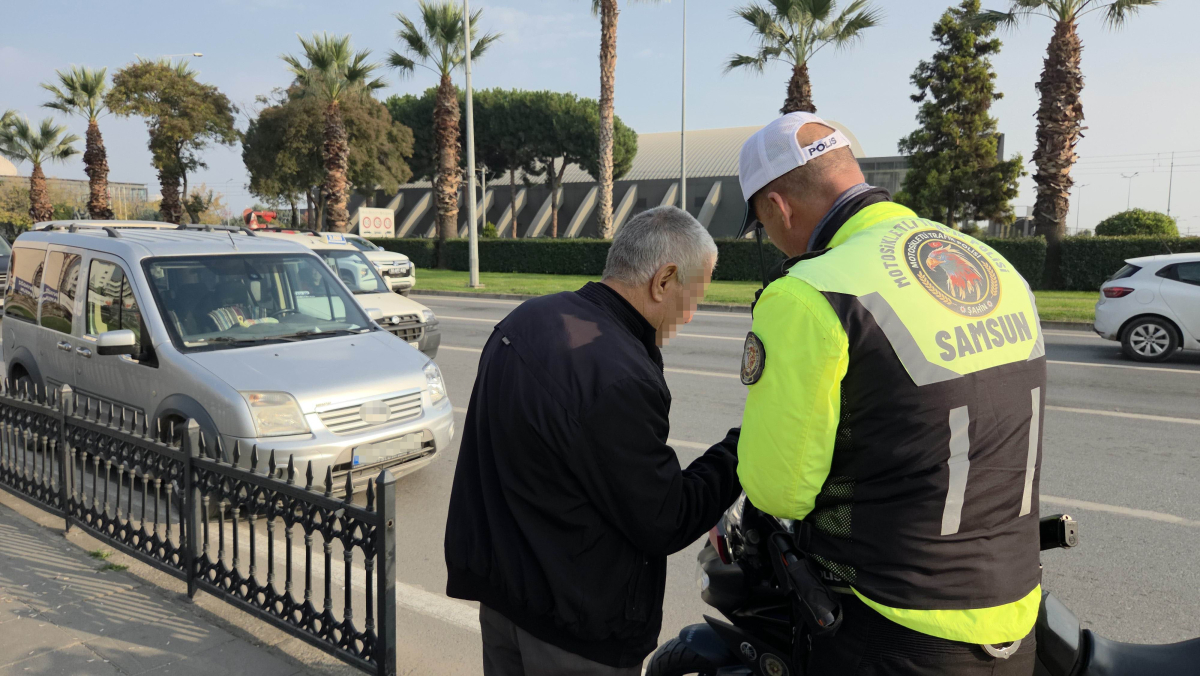 Aracını ana yola park ederek