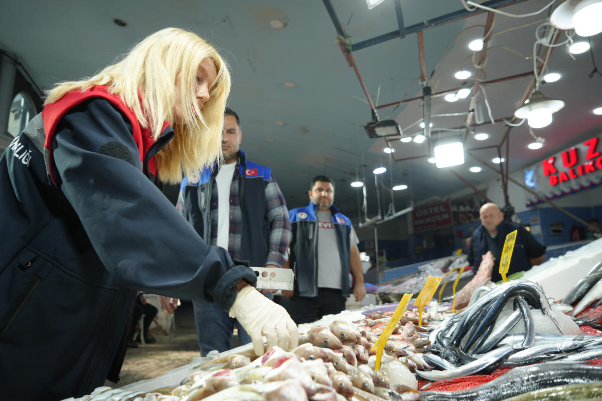 Balık tezgahlarına yakın markaj: 109 kişi ve işletmeye 2,5 milyon TL ceza