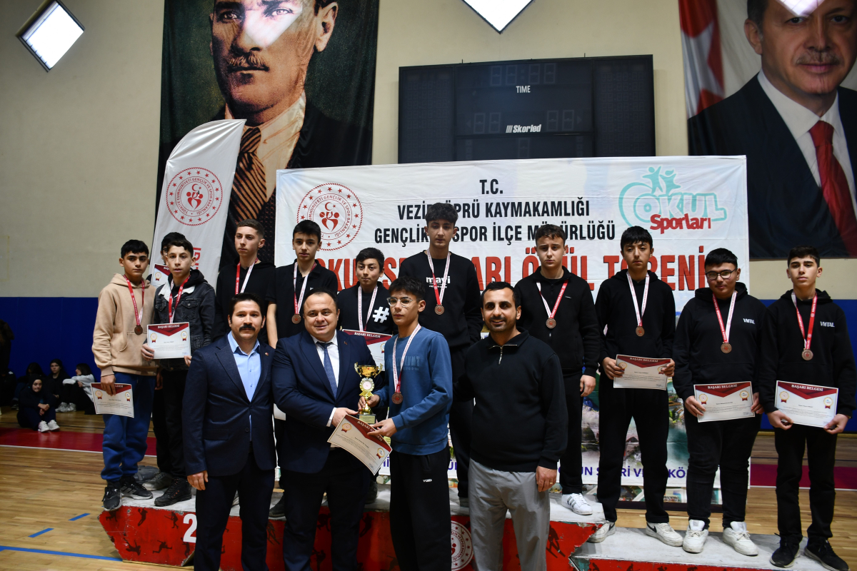 Vezirköprü’de okul sporlarında ödül heyecanı
