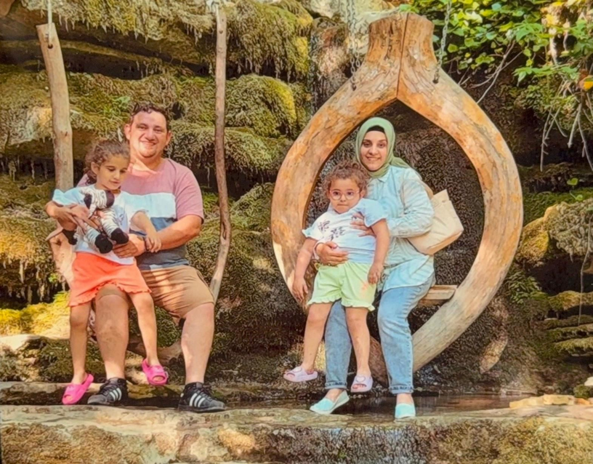 Akaryakıt istasyonu faciasında keşif: Acılı anne olay yerine ilk kez geldi, gözyaşlarına boğuldu