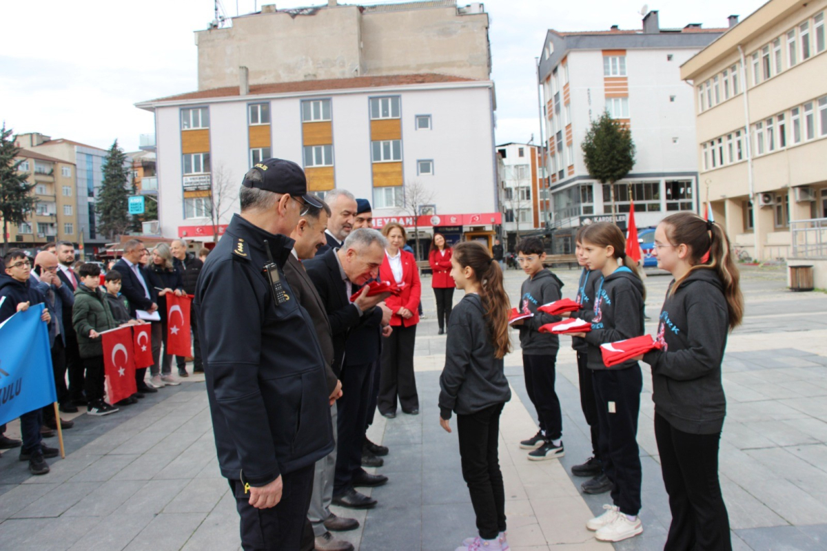 Bayrak Sevgisi Haftasında coşkulu yürüyüş