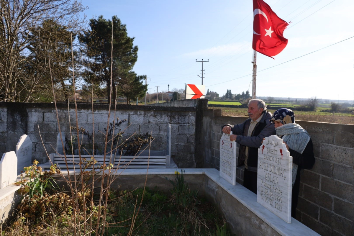 Depremde yok olan aile, yürekleri burktu