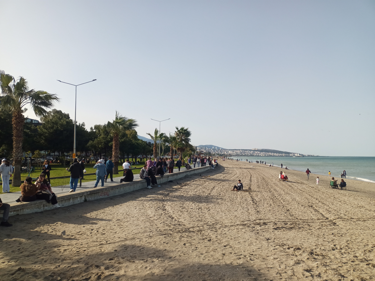 Samsun’da yalancı bahar sahilleri doldurdu
