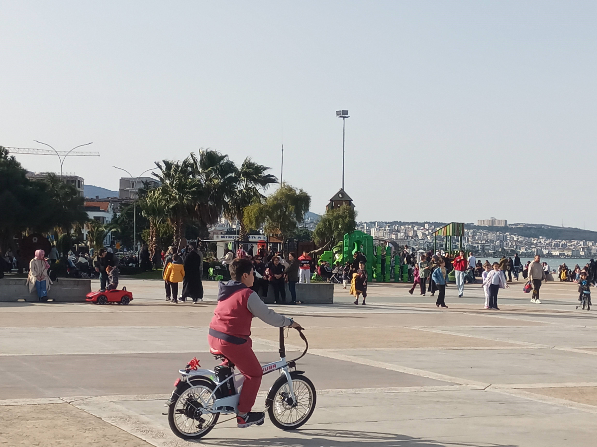 Samsun’da yalancı bahar sahilleri doldurdu