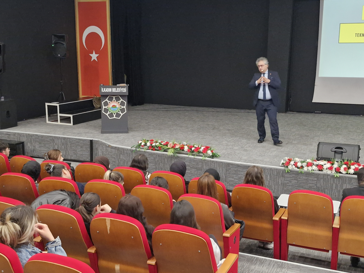 İLKEM'de YKS adaylarına ‘Sivri Hoca’ dopingi