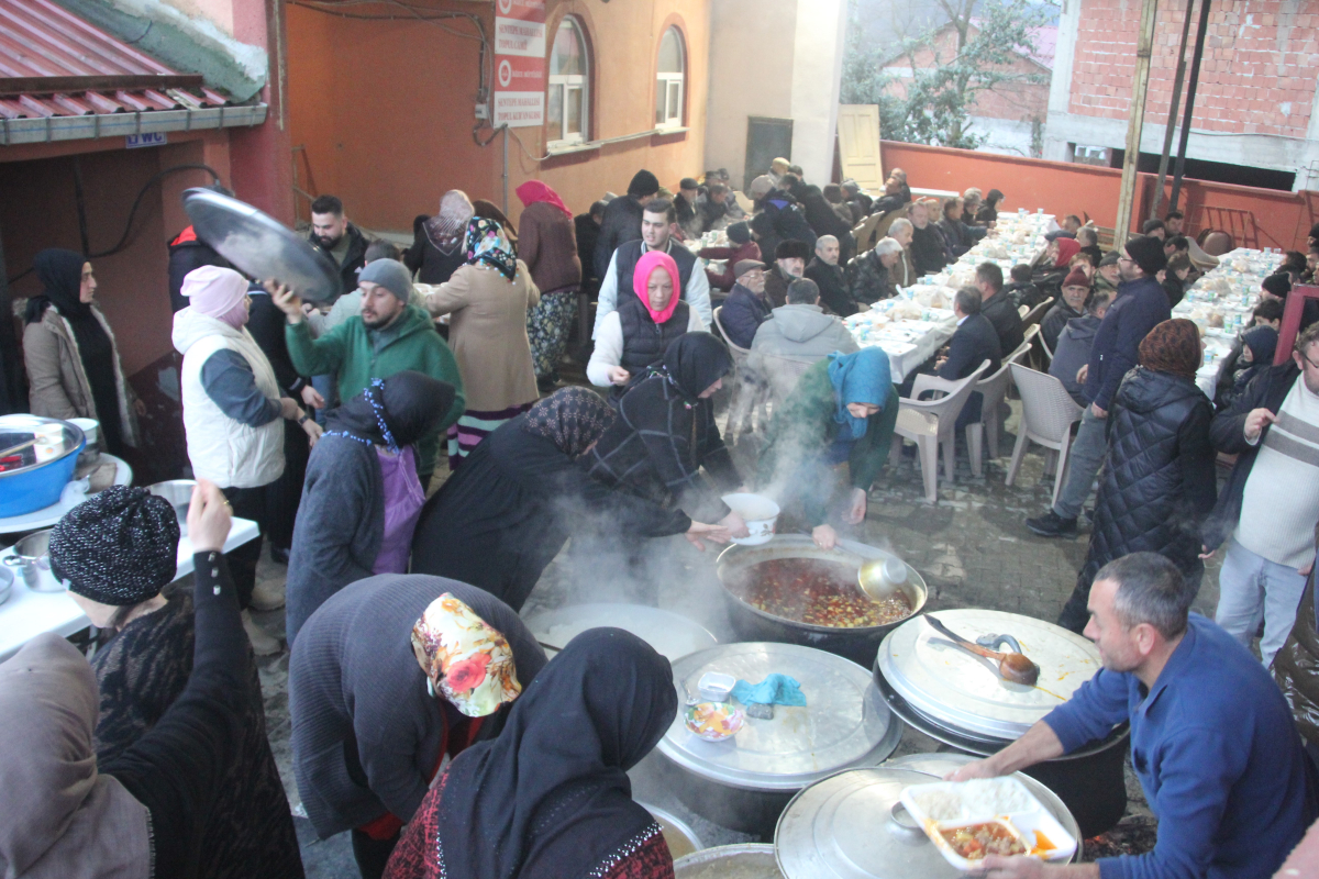 Karadeniz’de bir adımla il değiştiren mahallede iftar saatleri bir dakika farkla