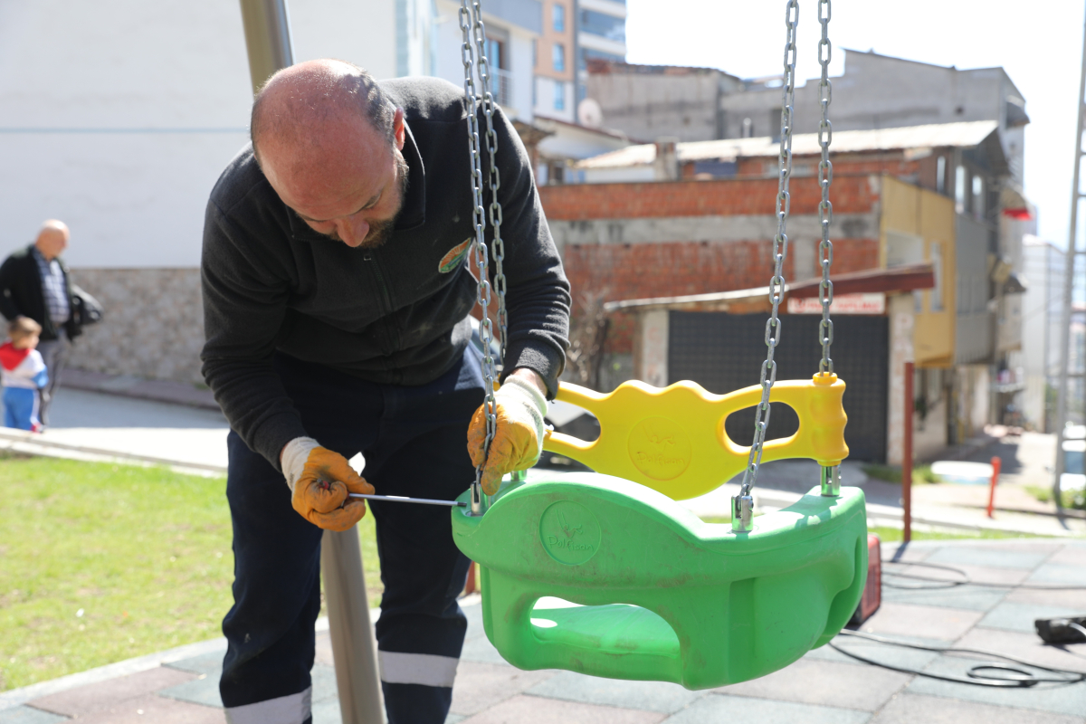 İlkadım’da Park ve Bahçelerde Yaz Hazırlığı Sürüyor