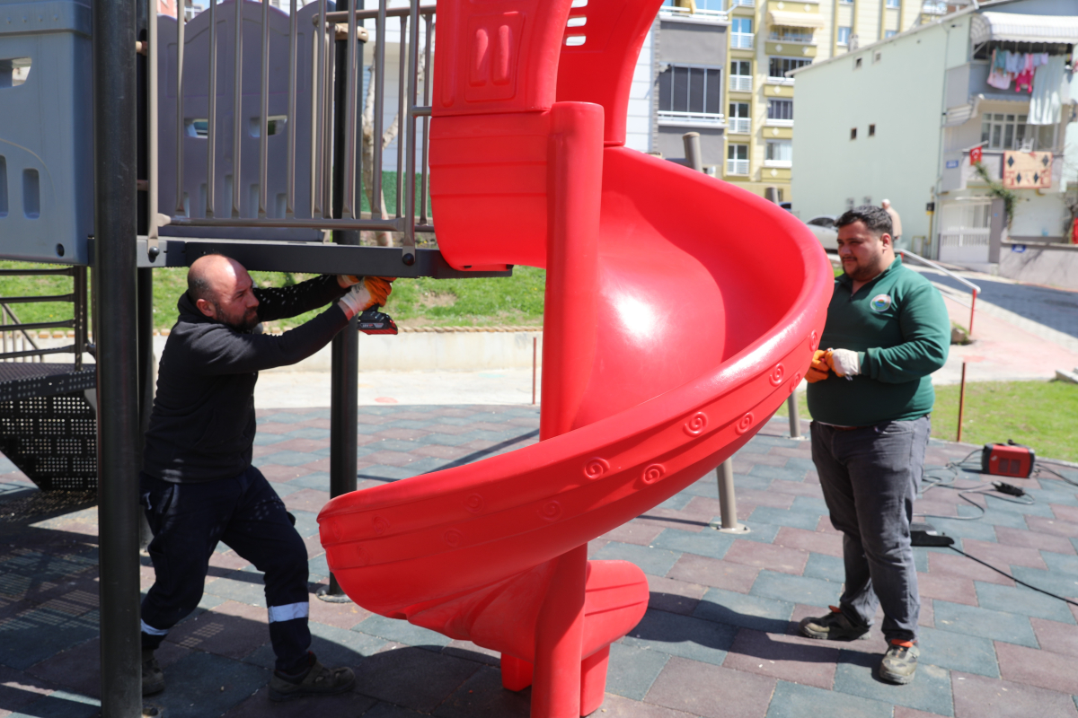 İlkadım’da Park ve Bahçelerde Yaz Hazırlığı Sürüyor