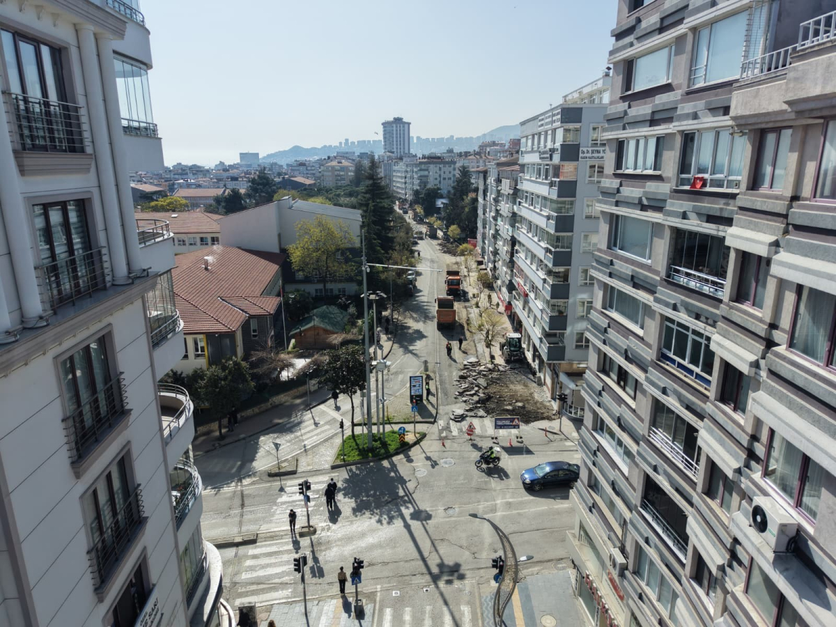 İstiklal Caddesi’nde Asfalt ve Kaldırım Yenileme Çalışmaları Başladı