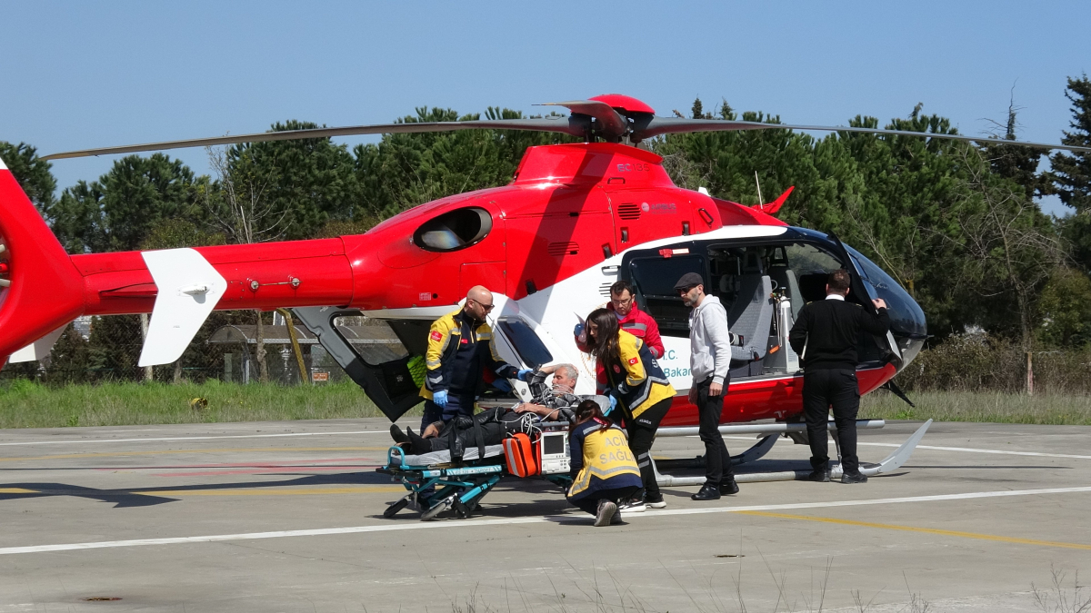 Kalp Krizi Geçiren Hasta Helikopter Ambulansla Hastaneye Ulaştırıldı