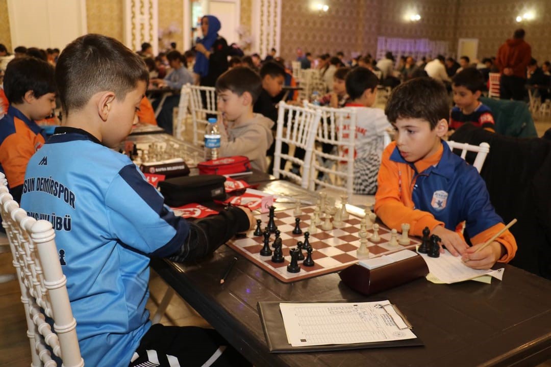 Atakum’da 23 Nisan Satranç Turnuvası Büyük Heyecana Sahne Oldu