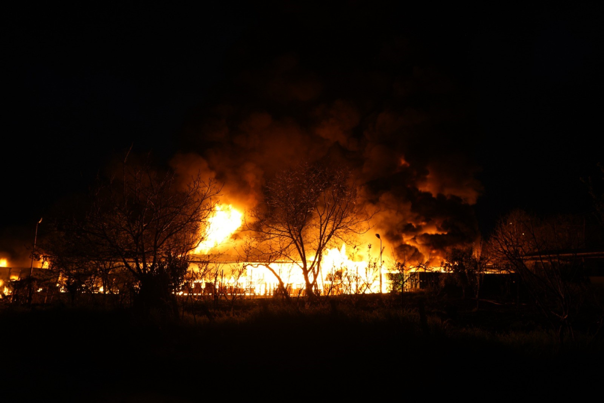 Samsun’da Muz Deposu Alevlere Teslim Oldu
