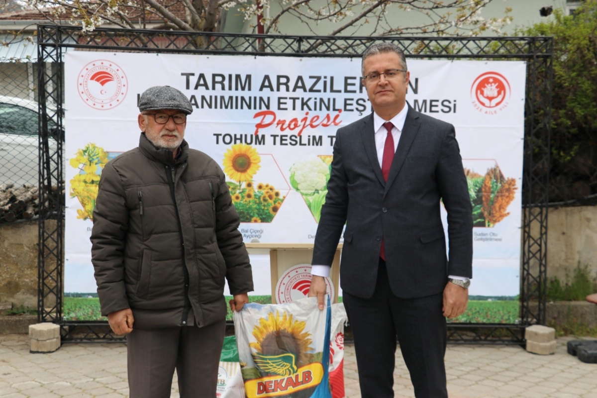 Samsun’da Çiftçiye Ayçiçeği ve Kuru Fasulye Tohumu Desteği