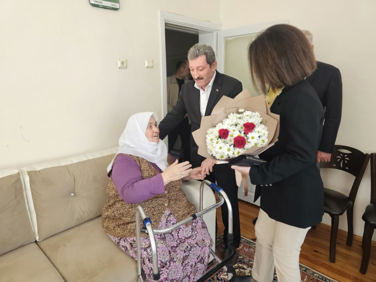 Samsun’da şehit annelerine Anneler Günü ziyareti