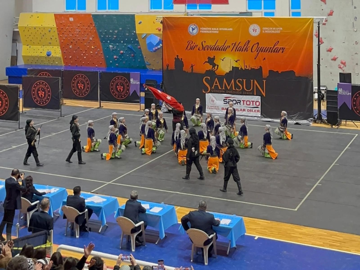 İlkadımlı gençler halk oyunlarında Türkiye şampiyonası yolunda