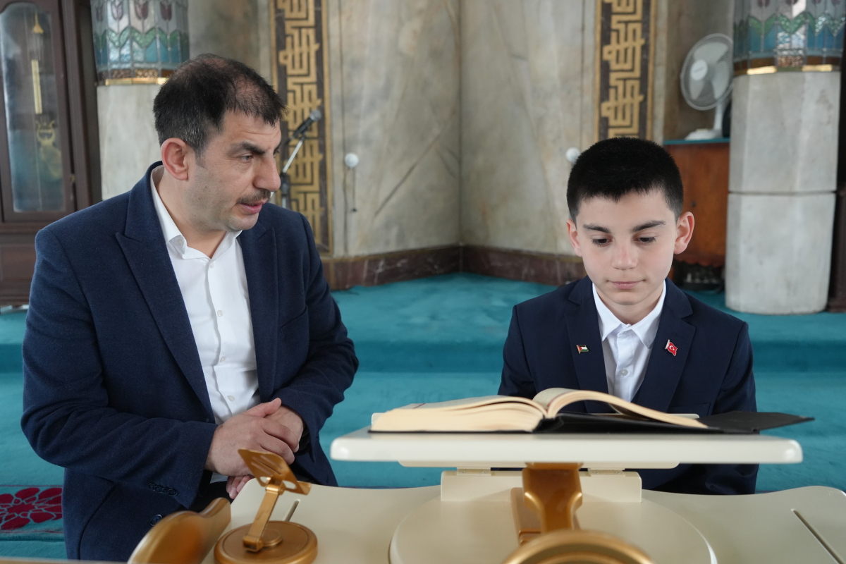 Samsunlu Emir Kayra Eke Kur’an-ı Kerim okuma yarışmasında Türkiye birincisi oldu