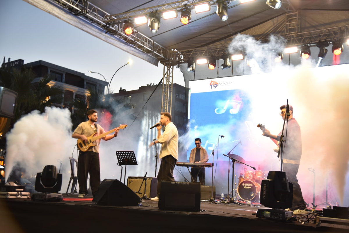 Atakum’da 19 Mayıs Coşkusu: Müzik ve Nostalji Bir Aradaydı