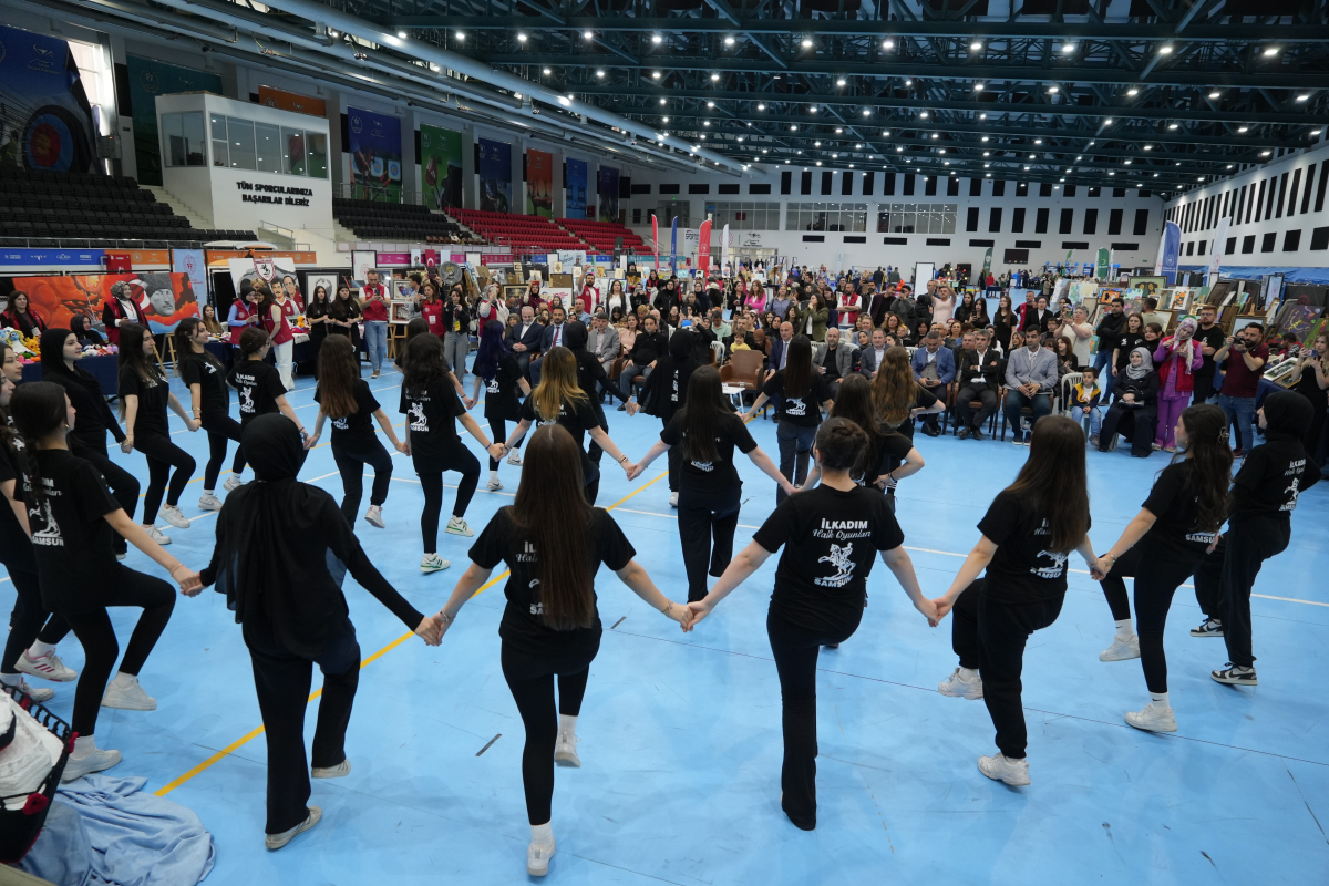 Samsun’da Gençlik Haftası ve Spor Festivali Renkli Görüntülerle Sürüyor
