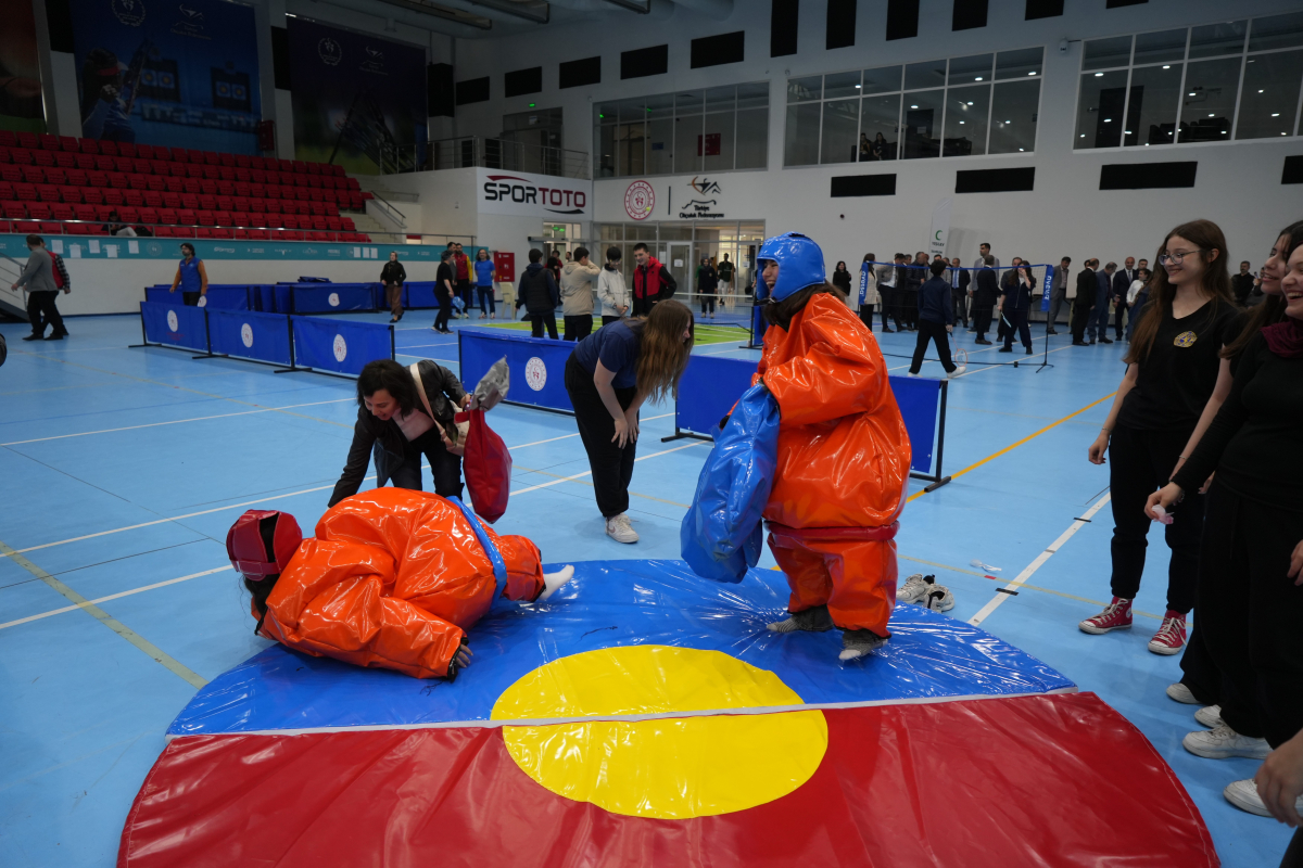 Samsun’da Gençlik Haftası ve Spor Festivali Renkli Görüntülerle Sürüyor