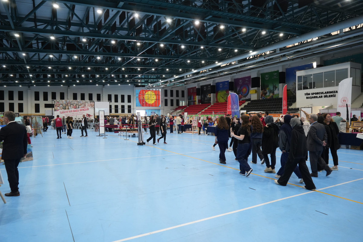 Samsun’da Gençlik Haftası ve Spor Festivali Renkli Görüntülerle Sürüyor