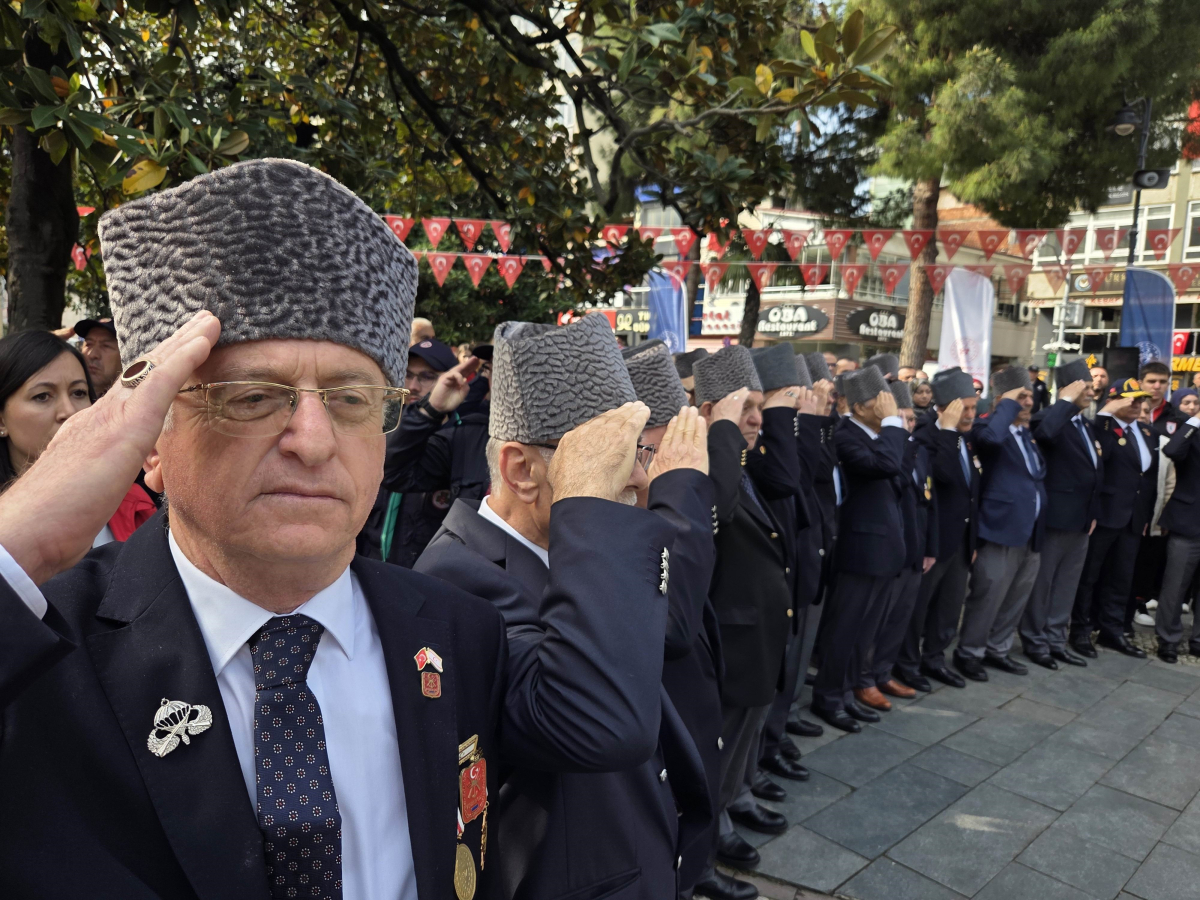 Samsun’da 19 Mayıs kutlamaları çelenk sunma töreniyle başladı