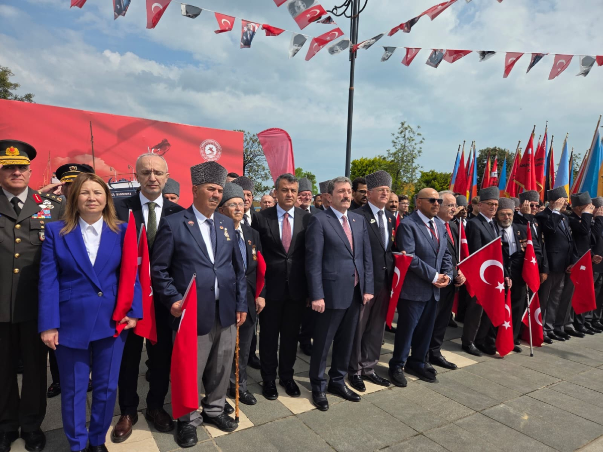 Samsun’da bayrak gençliğe emanet edildi