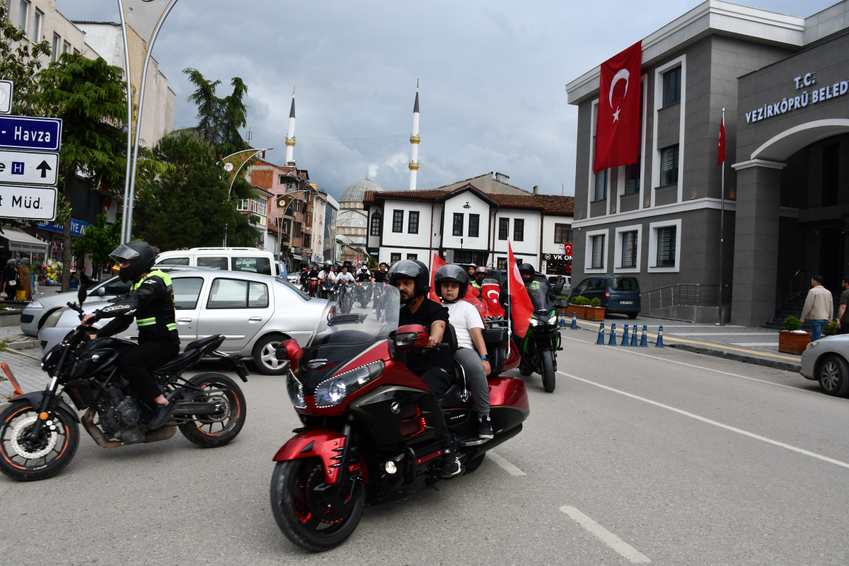Vezirköprü’de 19 Mayıs’a Özel Motosiklet Korteji