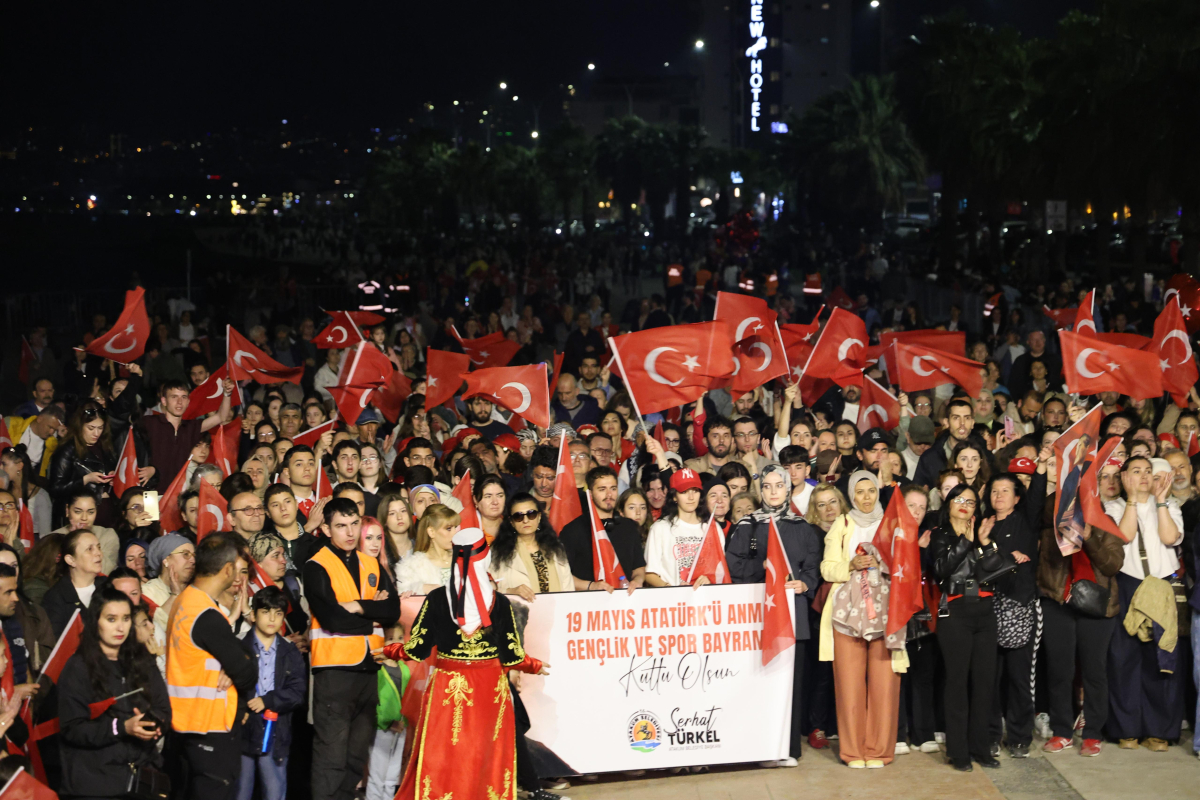 Atakum Sahili 19 Mayıs’ta kırmızı beyaza büründü