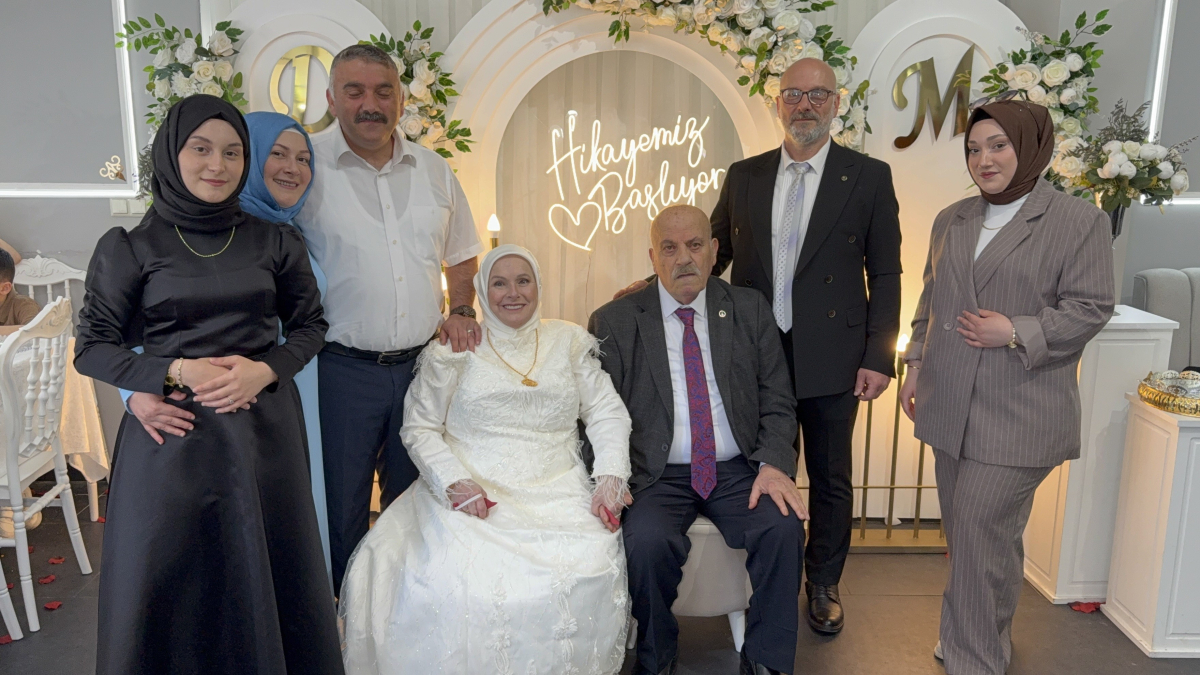 52 Yıllık Hasret Mutlu Sonla Bitti: Hayallerindeki Düğünü Yaptılar