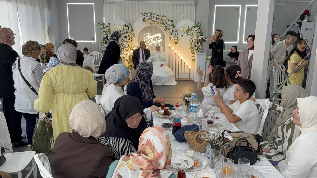 52 Yıllık Hasret Mutlu Sonla Bitti: Hayallerindeki Düğünü Yaptılar