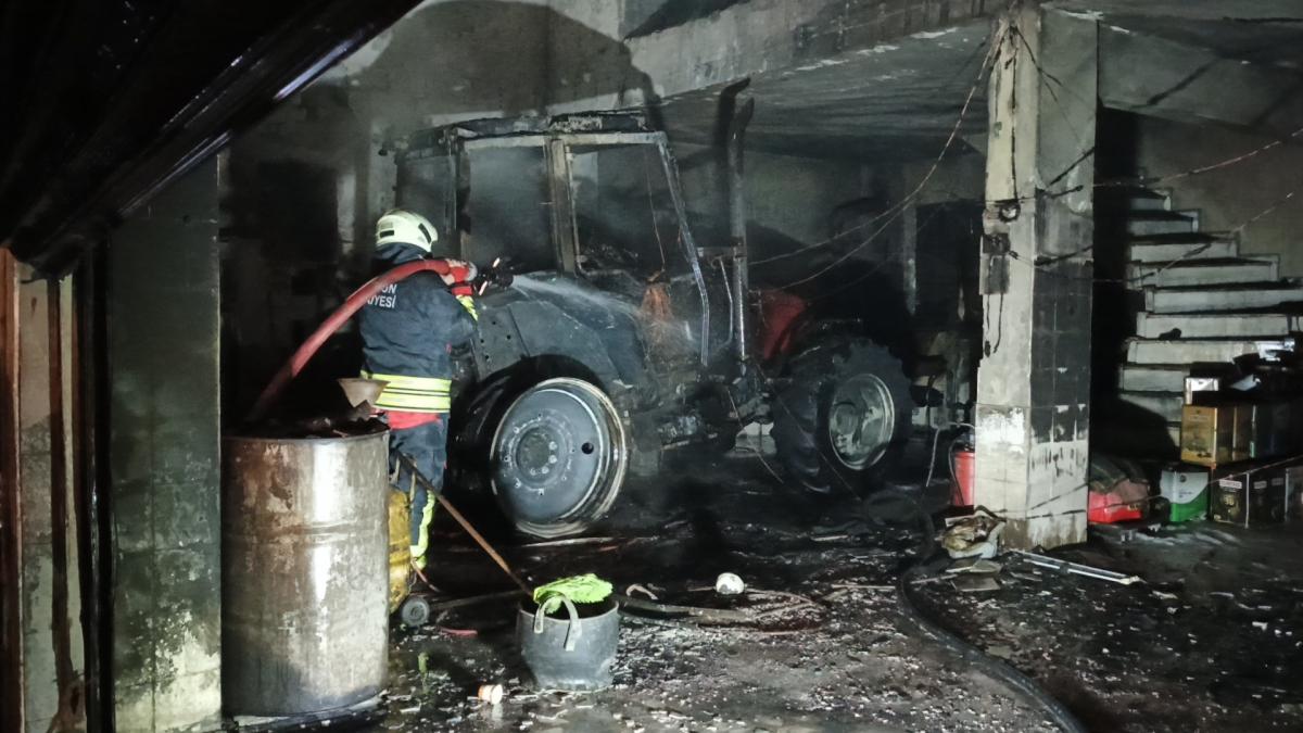 Bafra'da sanayi sitesinde korkutan yangın: İş yerinde büyük hasar