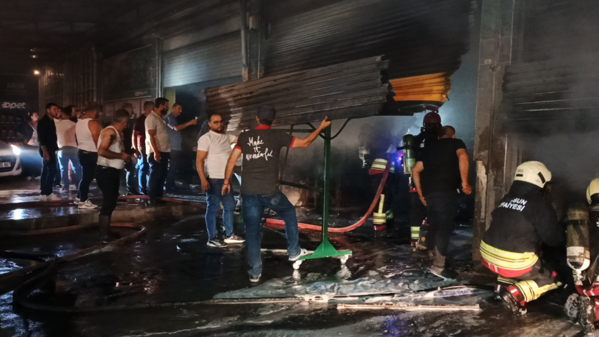 Bafra'da sanayi sitesinde korkutan yangın: İş yerinde büyük hasar